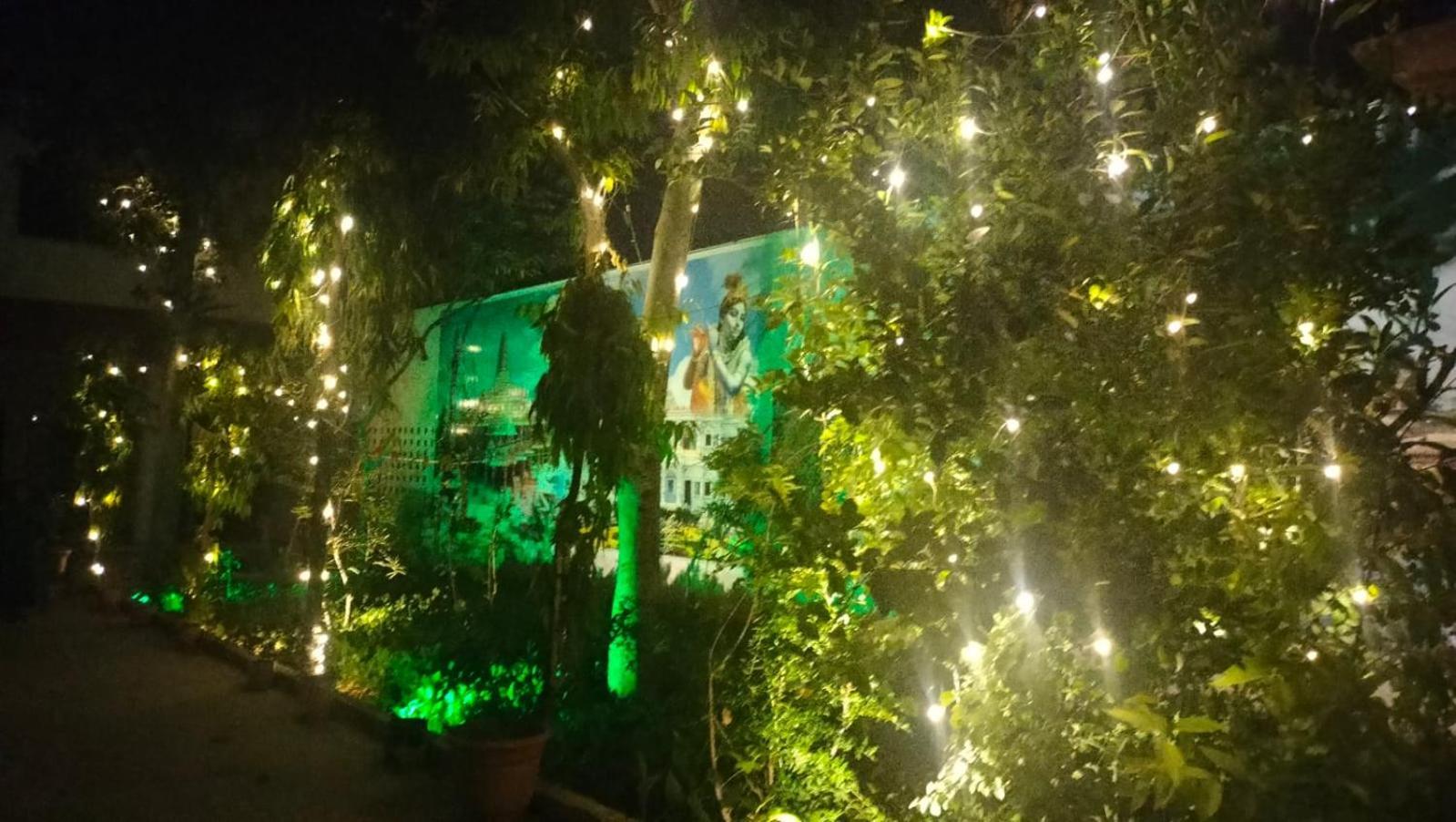 Готель Maa Gayatri Dham Вріндаван Екстер'єр фото